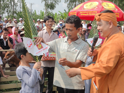 Lục lạc Vàng trao “chìa khóa vàng” mở cánh cửa thoát đói nghèo